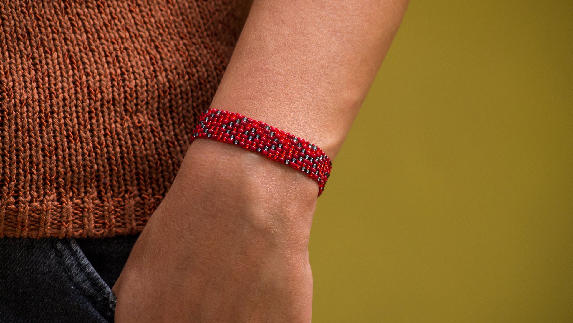 Bracelet perles Style boho chic Bracelet géométrique Bracelet fin Bracelet perles rocaille Bracelet ethchic Bracelet réglable rouge, ethchic