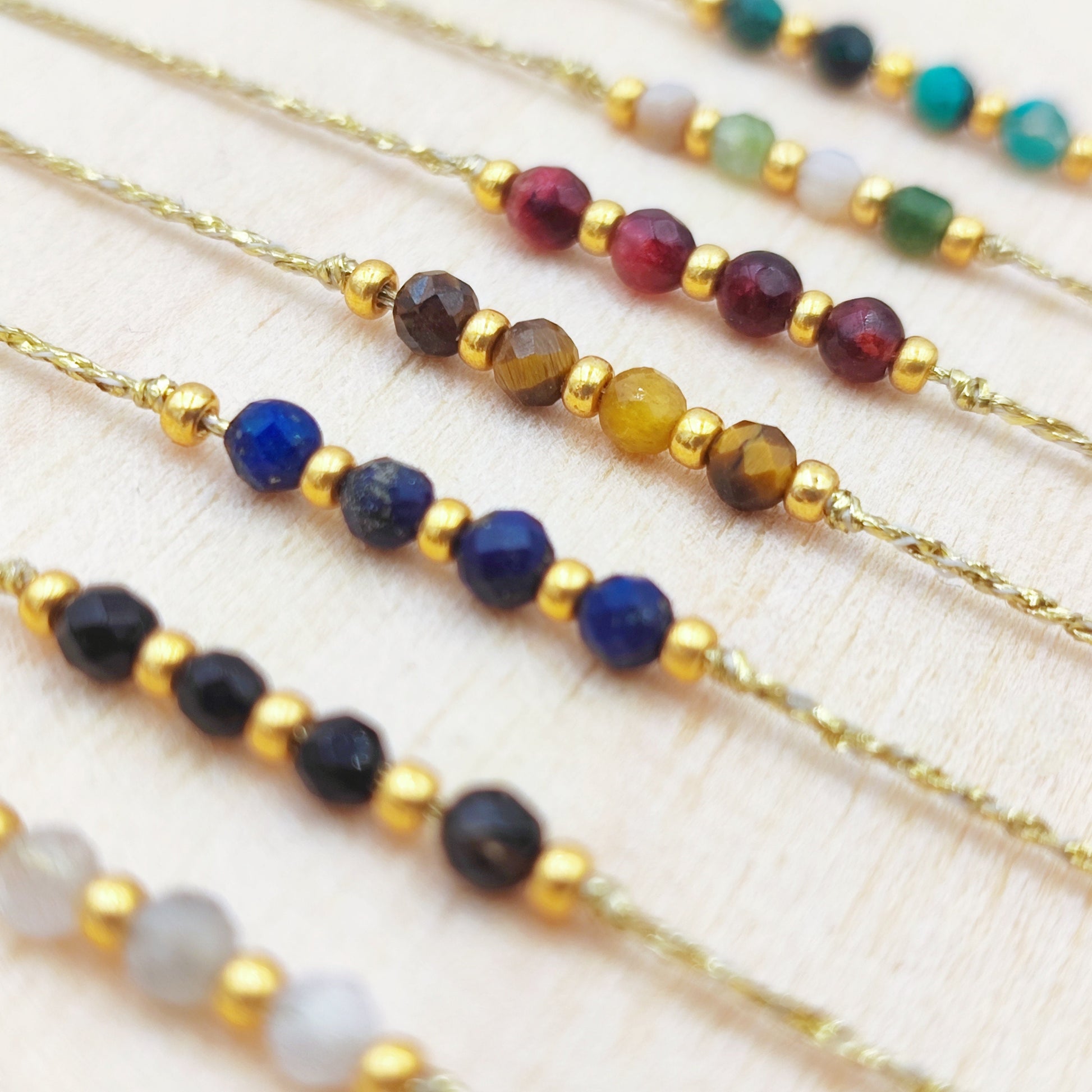 Bracelet pierres semi-précieuses Bracelet extra-fin fait main Cadeau Réglable Bracelet femme Bracelet fille Bracelet boho chic