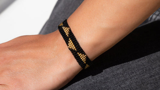 Bracelet triangles Bracelet perles Style boho chic Bracelet fin Bracelet perles rocaille triangles  dorés Bracelet réglable