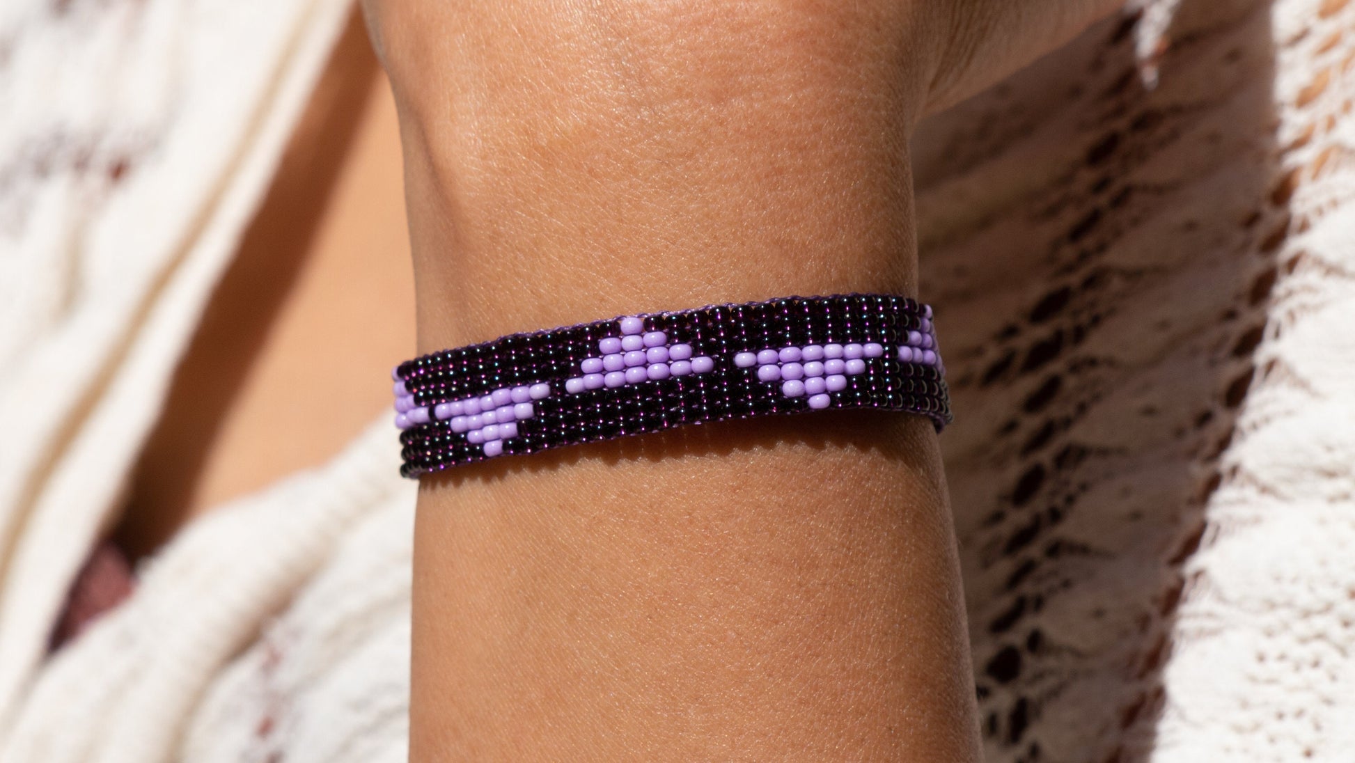 Bracelet triangles Bracelet perles Style boho chic Bracelet fin Bracelet perles rocaille triangles violets Bracelet réglable