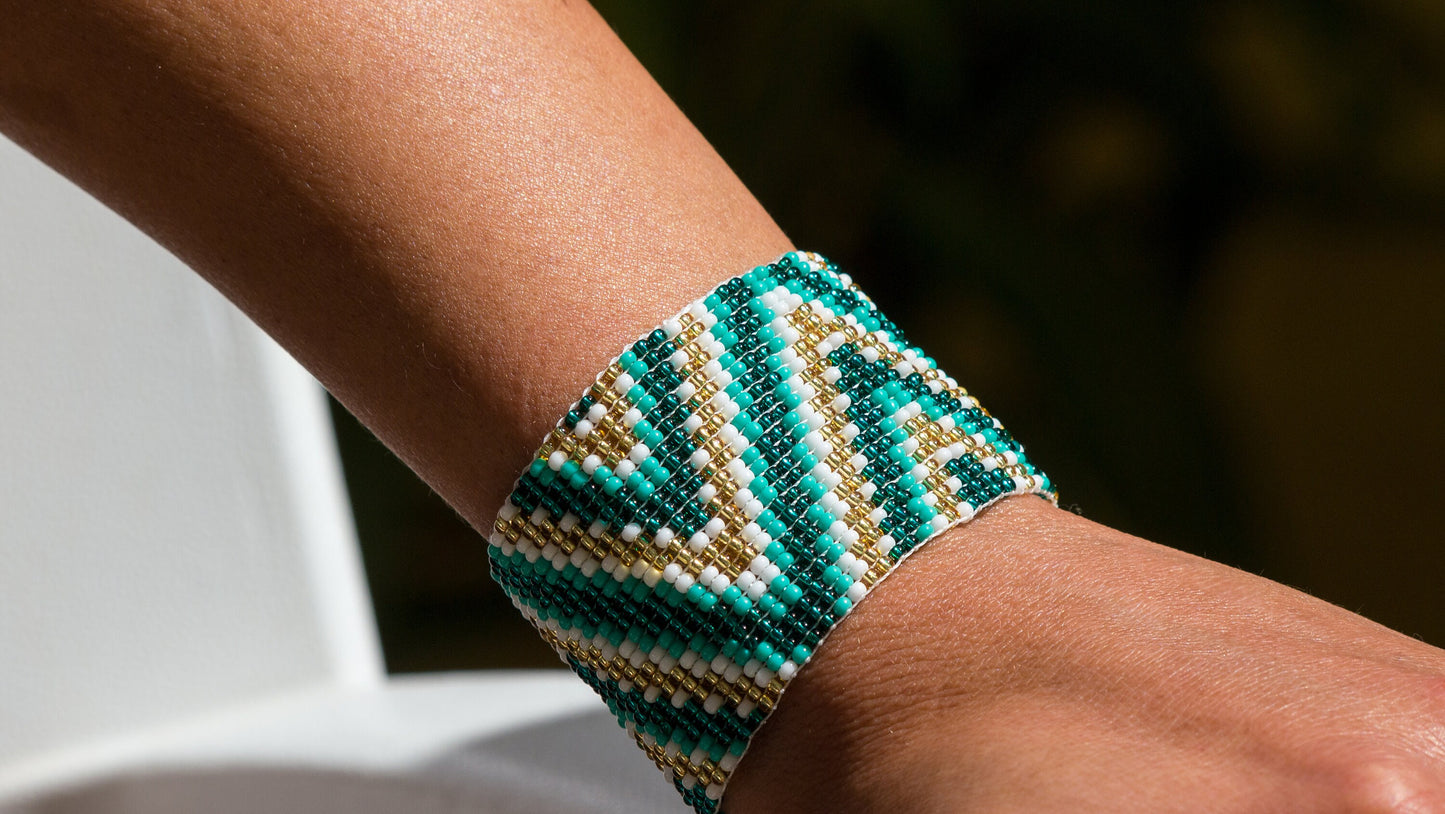Manchette perles turquoise doré blanc Manchette perles géométrique Bracelet large perles rocaille Bracelet bohème Bracelet boho chic